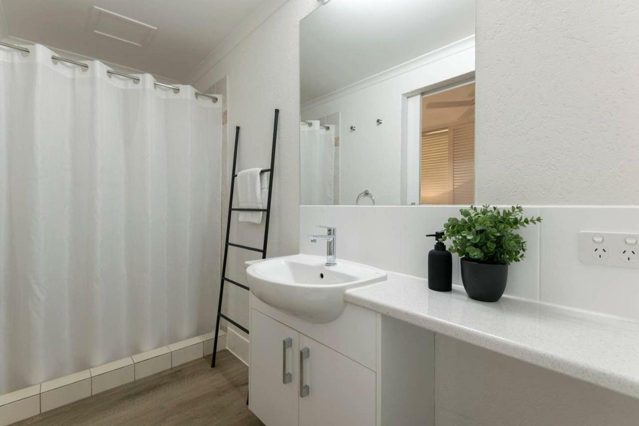 Ocean Palms Apartments 포트 더글라스 외부 사진